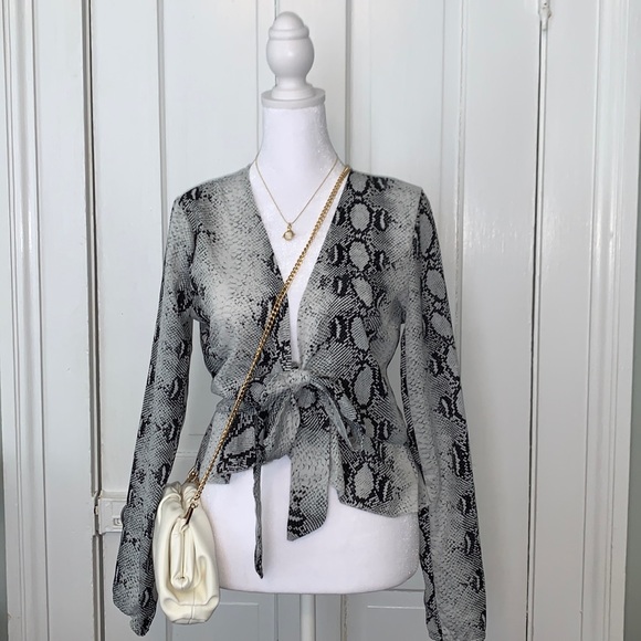 Missguided Tops - MISSGUIDED SNAKE PRINT WRAP TOP WITH TIE FRONT
